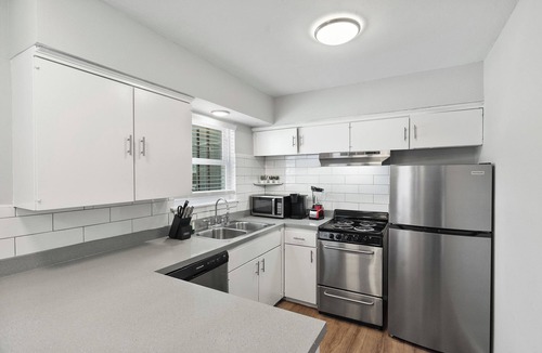 Hyde Park Apartment | Modern 2BR Near UT | Hyde Park | Evonify 5316
