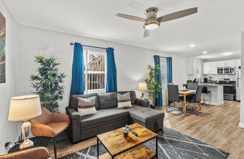 Hyde Park Apartment | Modern 2BR Near UT | Hyde Park | Evonify 7139