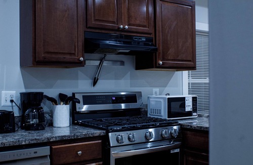 East Boston Apartment | Modern 3BR/Walk to Subway+ 2 Min to LOGAN Airport great location and Comfort