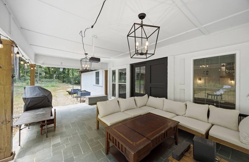 Charlotte House | Modern 5BR Retreat w/Game Room, Patio & Private Backyard 13 min to Uptown