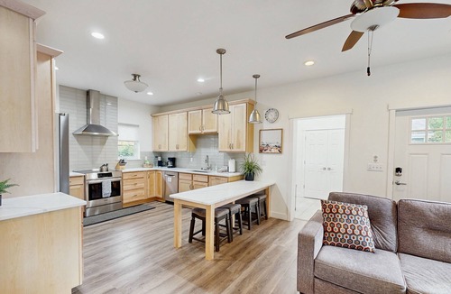 North Star House | Modern & Accessible 4BR Retreat in Downtown Anchorage - dog friendly