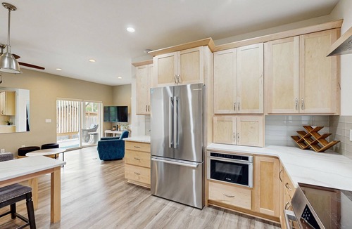 North Star House | Modern & Accessible 4BR Retreat in Downtown Anchorage - dog friendly