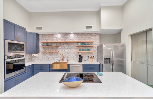Clodine House | Modern Accessible Houston Gem Jacuzzi & Air Hockey 6Beds