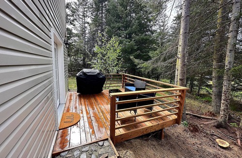 Homer Apartment | Modern and Clean 2 BR Sleeps 6 Across from Kachemak Bay - Minutes to the Spit!