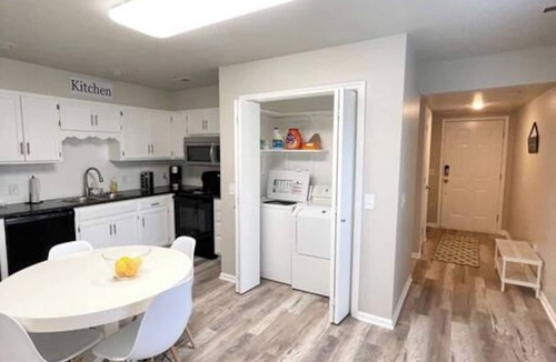Smithville House | Modern and cozy home nestled a few blocks from downtown Smithville, MO