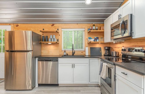 Travelers Rest Cabin | Modern Cabin in the Woods with Hot Tub