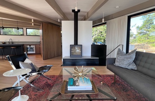 Indian Neck Heights House | Modern Cape Cod Oasis