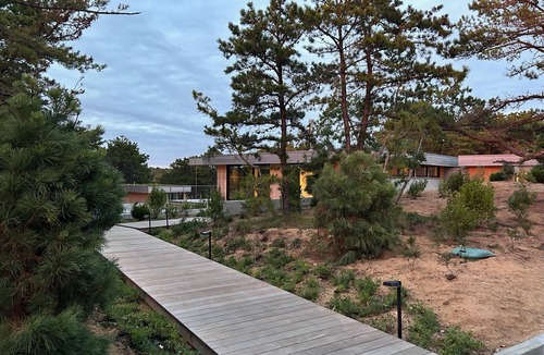 Indian Neck Heights House | Modern Cape Cod Oasis