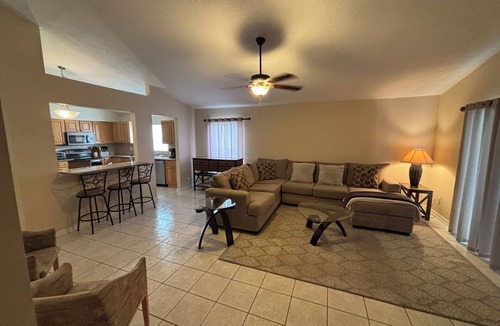 Sabal Harbour House | 🌴Modern Coastal Retreat Near Beaches, IMG Academy🌴