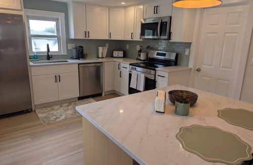 Marlborough Apartment | Modern Comfort. Enjoy this centrally located and stylish apartment!