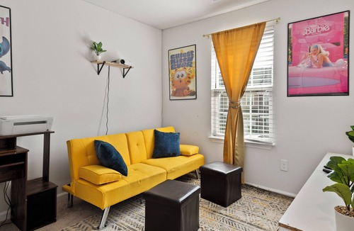 Arcadia House | Modern Family Townhome/Spartanburg Downtown w/PRIVATE BACKYARD