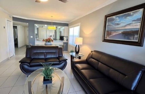 South Bradenton Condo | Modern Lakefront Condo By IMG Academy & Anna Maria Beaches w/Pools & Hot Tubs