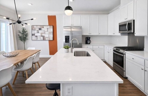 Spartanburg Villa | Modern Luxe 3BR Townhome Near Downtown Spartanburg