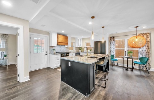 Hapeville House | Modern Luxe 5 BR 4 BA home. Near the Airport and Downtown Atlanta