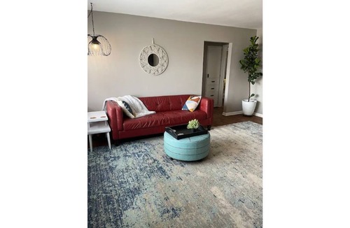 Hays House | Modern on MacArthur