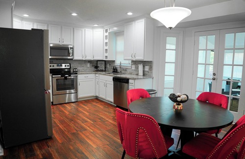 Huntcliff House | Modern Peaceful Retreat Near Sandhills