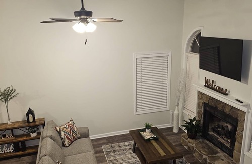 Smyrna House | Modern Smyrna Retreat Pet-Friendly Near Truist Park & Downtown Atlanta