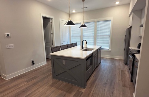 Hapeville House | Modern Spacious 3-bedroom townhome in tranquil Hapeville w/2 car Garage