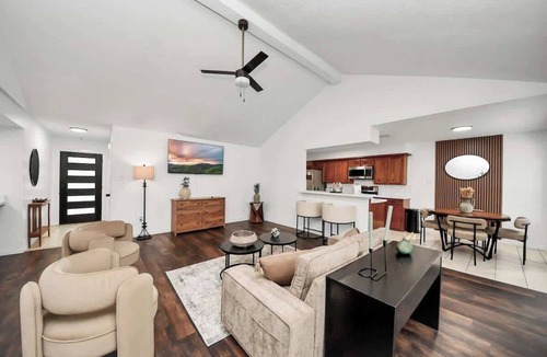 Pasadena House | Modern & Spacious Home | Stylish Design | Parking