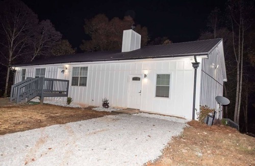 Dawsonville House | Modern Studio home 2 bed mins from Dawnsonville
