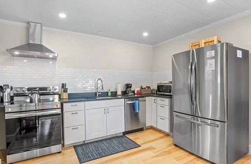 Marblehead House | Modern, thoughtfully set-up in heart of town