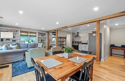 Marblehead House | Modern, thoughtfully set-up in heart of town
