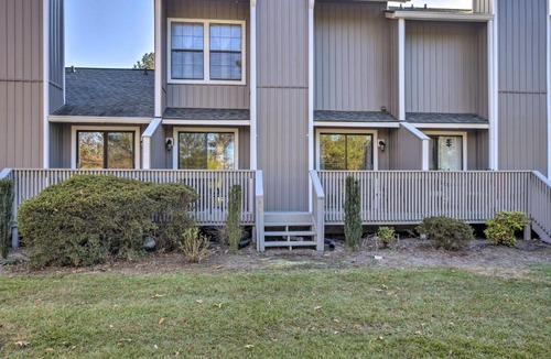 Pinehurst House | Modern Townhome w/Deck & Golf Course Views!