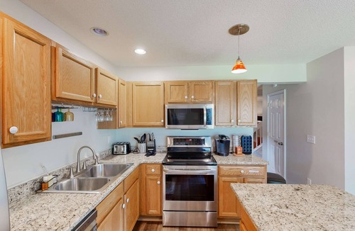 North Charleston House | Modern townhouse close to shopping, night life and restaurants