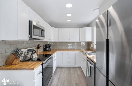 Turnagain House | Modern Turnagain Townhome