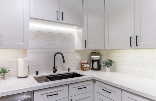 Taku - Campbell Apartment | Modern Upstairs Apartment Near Airport, Shopping Centers and Trails Unit #A