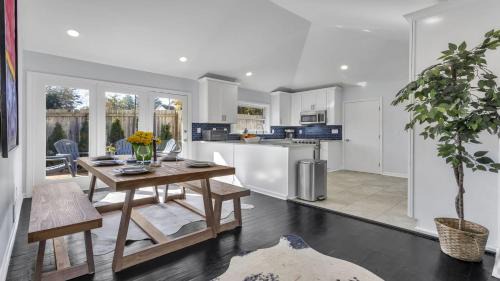 College Park House | Modern Villa Retreat in Historic College Park