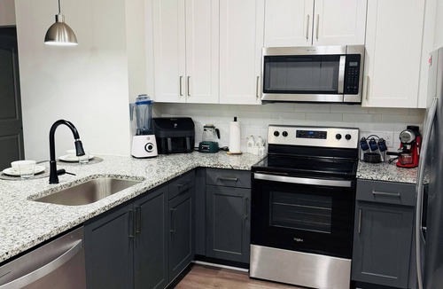 Duluth Apartment | Moderno Kitchen 3BR BSMT PrivateBack Entry