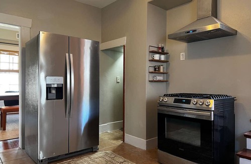 Neartown House | Montrose Home walkable neighborhood | Pet-friendly