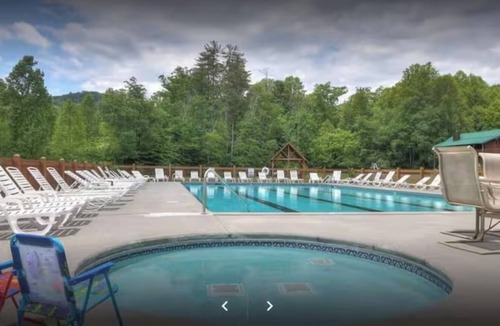Smoky Mountains House | Moonlight Cottage - Romantic Smoky Mountain Cabin with Hot Tub & Community Pool