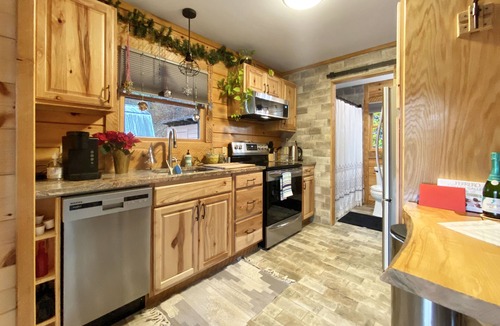 Sylva Cabin | Moonlight Ridge - a wonderful little log cabin on 4 wooded acres