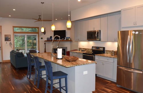 Skyland Cottage | Moonshadow's Mountain-Peaceful, Waterfall, Bubbling Creek near hiking trails