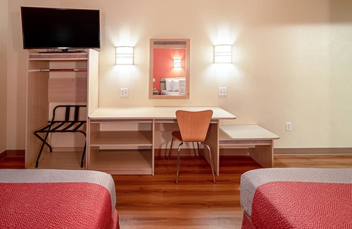 Midtown Anchorage Hotel | Motel 6 Anchorage, AK - Midtown