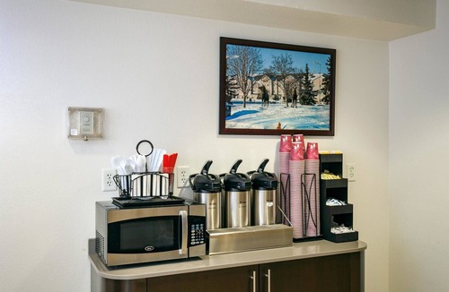 Midtown Anchorage Hotel | Motel 6 Anchorage, AK - Midtown