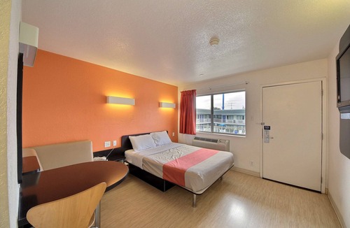 San Marcos Hotel | Motel 6 San Marcos, TX
