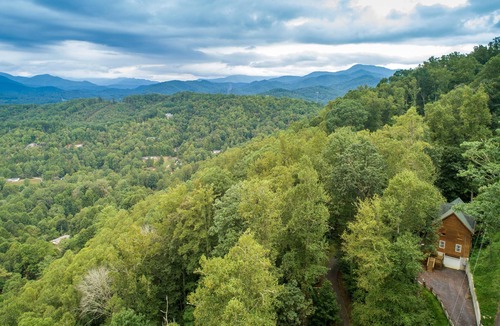 Sylva Cabin | Mountain High - Cozy Mountain Home
