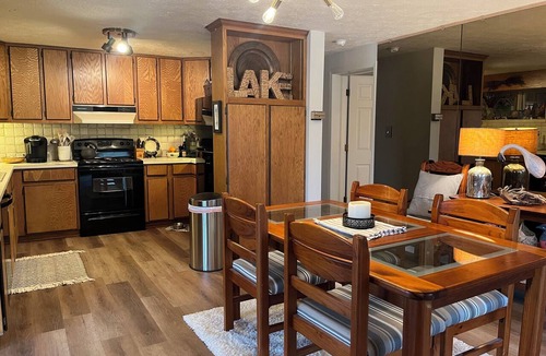 Hickory House | Mountain Mist lakefront cabin in Hickory - close to many attractions!
