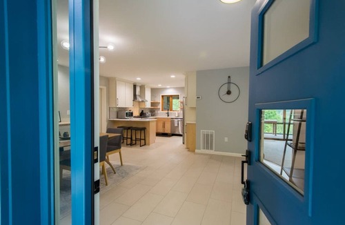Maggie Valley House | Mountain View 3BR w Sunroom Close to Ski Trails