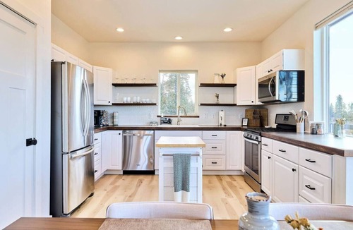 Diamond Ridge House | Mountain View Retreat in Homer - Entire House. Bright, Clean, Renovated Home.