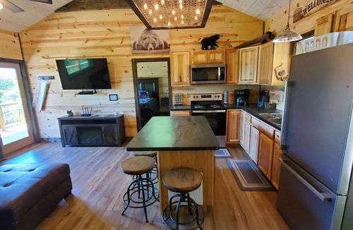 Whittier Cabin | Mountain Views 2 King Suites Hot Tub Dog Friendly