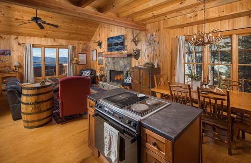 West Jefferson Cabin | Mountain Views & Cooler Days - 3BR/2BA Long Range Mtn Views w/Hot Tub & WiFi