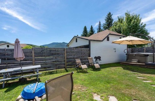 Twin Mountain Cabin | Mountain views Hiking by Day & Hot tub by night #2