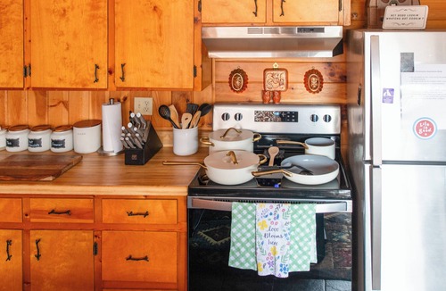 Almond Cottage | Mountain Views Hot Tub Family Cabin