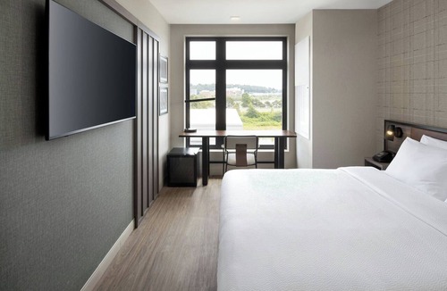 Portland Hotel | Moxy Portland Thompson's Point