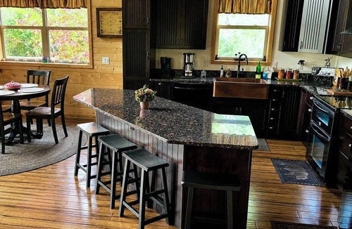 Franklin Cabin | Mystic Smoky Mornings, Woodland Charm, Fireflies & Starry Nights Await