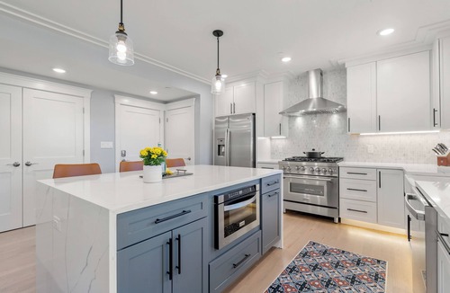 St. Elizabeth's Apartment | New 3 Bedroom/2 Bathroom Apartment, Free Parking in Quiet Boston Neighborhood